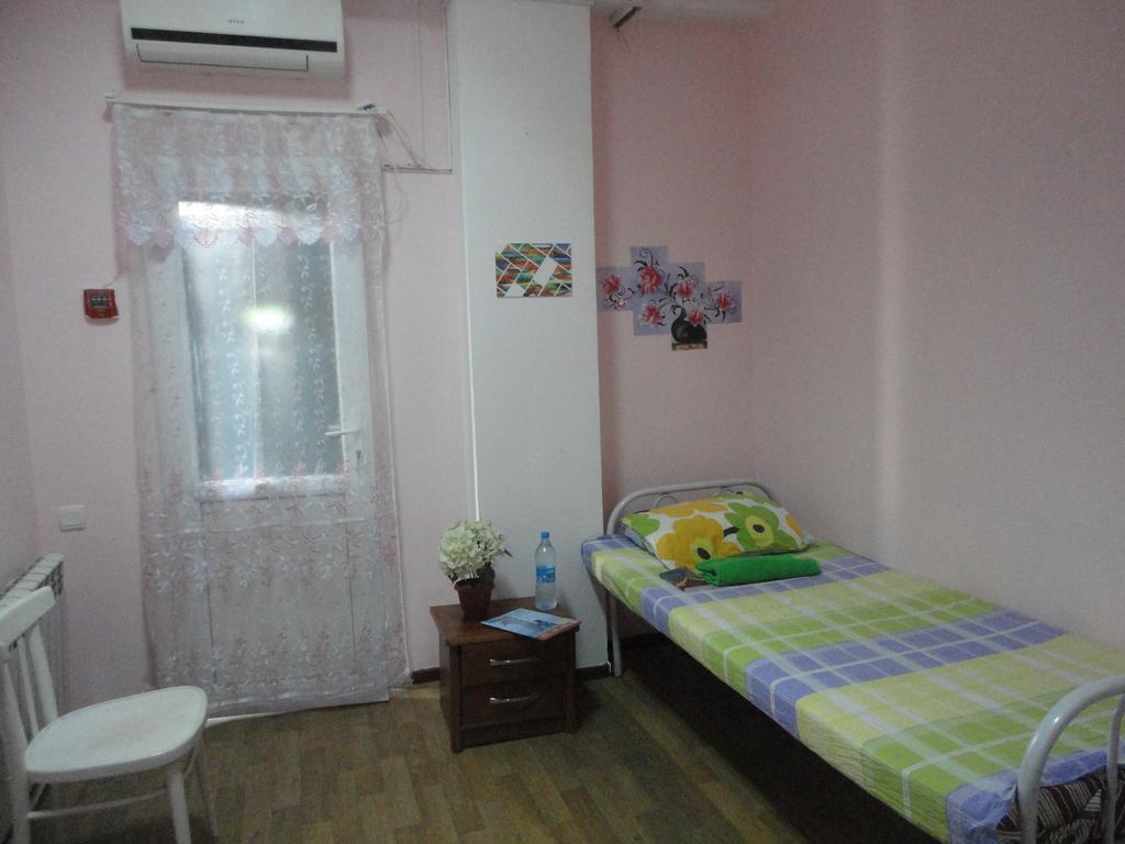 Amigo Hostel Almaty Esterno foto