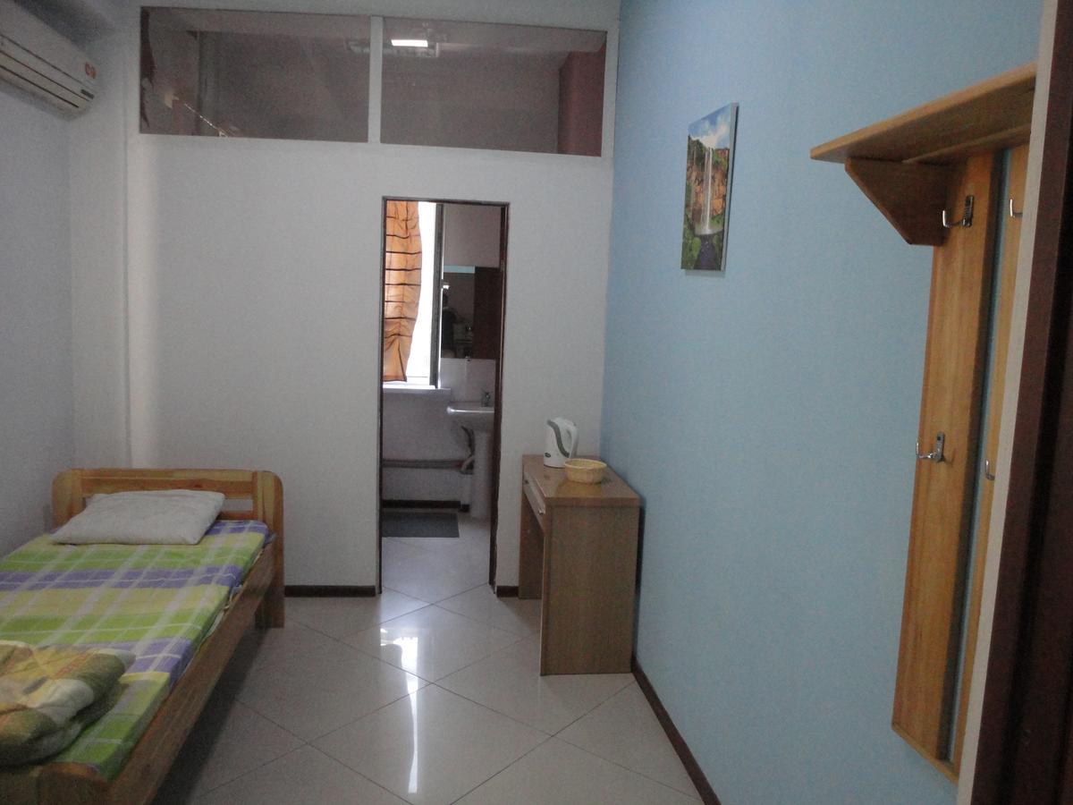 Amigo Hostel Almaty Esterno foto