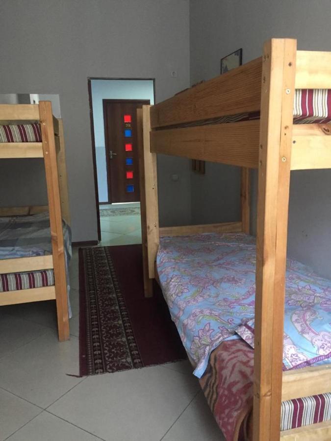 Amigo Hostel Almaty Esterno foto